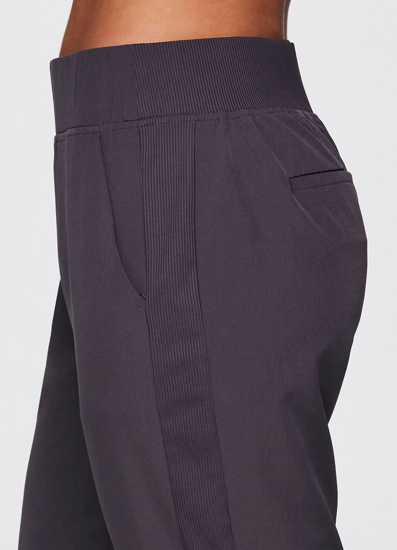 Ribbed Ankle Pant