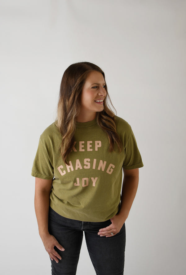 KEEP CHASING JOY TEE IN GREEN