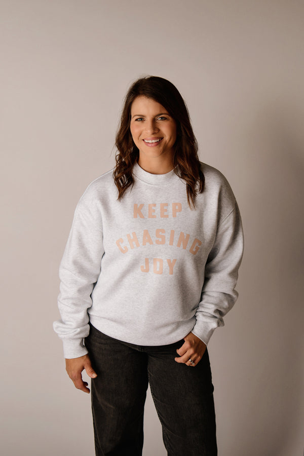 KEEP CHASING JOY CREWNECK IN ATHLETIC HEATHER GREY