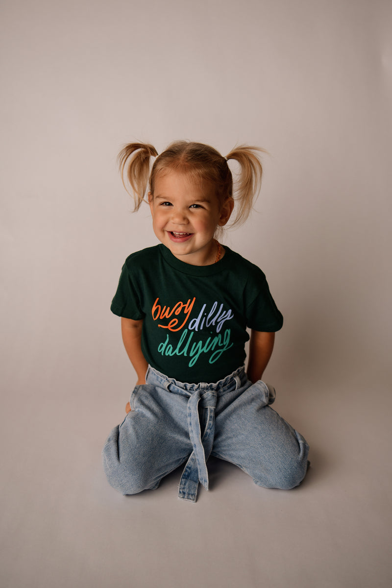 BUSY DILLY DALLYING KIDS' TEE | FOREST GREEN