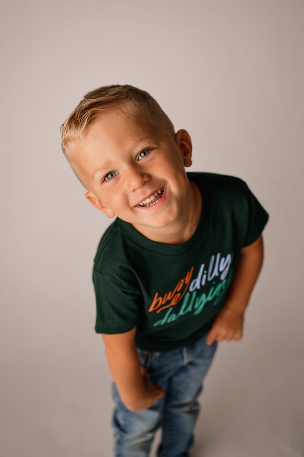 BUSY DILLY DALLYING KIDS' TEE | FOREST GREEN