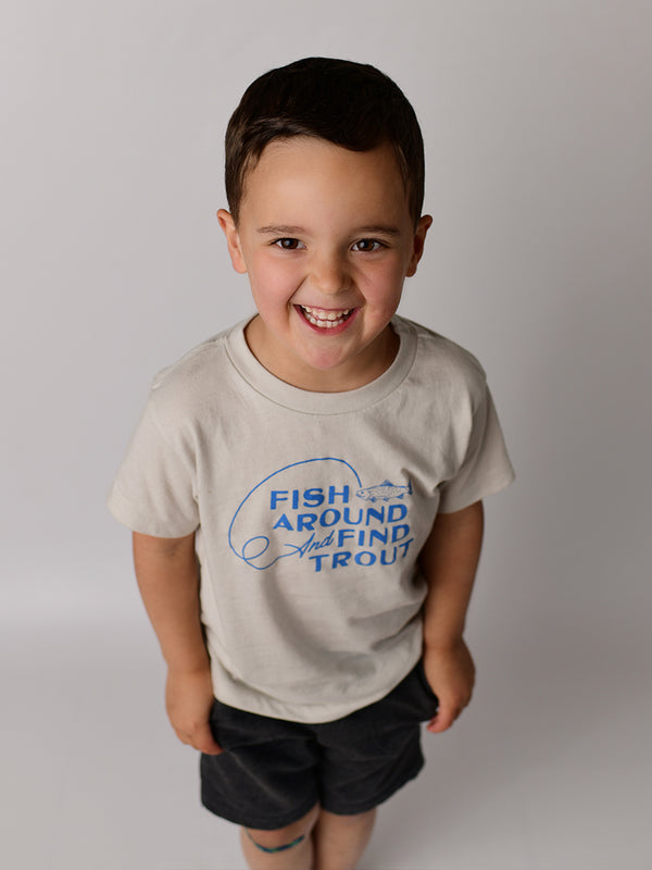 FISH AROUND & FIND TROUT KIDS' TEE | BONE