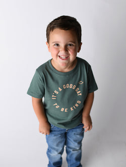 IT'S A GOOD DAY TO BE KIND KIDS TEE IN GREEN