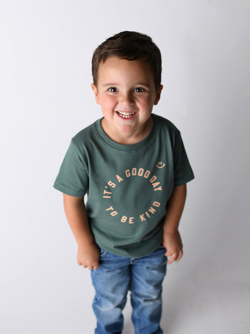IT'S A GOOD DAY TO BE KIND KIDS TEE IN GREEN