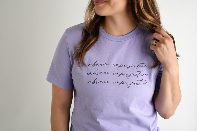 EMBRACE IMPERFECTION TEE IN LAVENDER