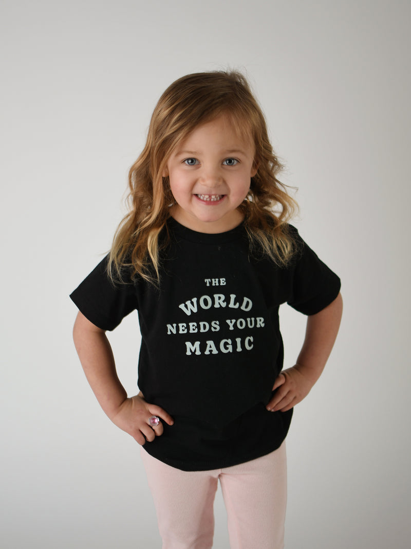 THE WORLD NEEDS YOUR MAGIC KIDS TEE IN BLACK – Storied Folk &