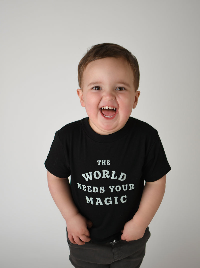 THE WORLD NEEDS YOUR MAGIC KIDS TEE IN BLACK – Storied Folk &