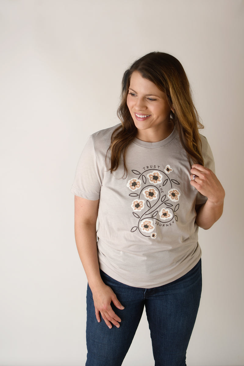 TRUST THE JOURNEY TEE | LIGHT GRAY